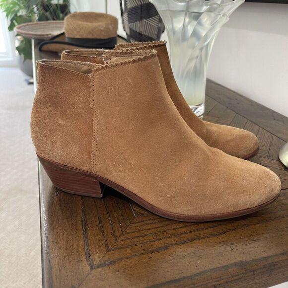 Jack Rogers Bailee Women 8.5 Ankle Boot Tan Brown Suede Scallop Leather Side Zip - Picture 1 of 9